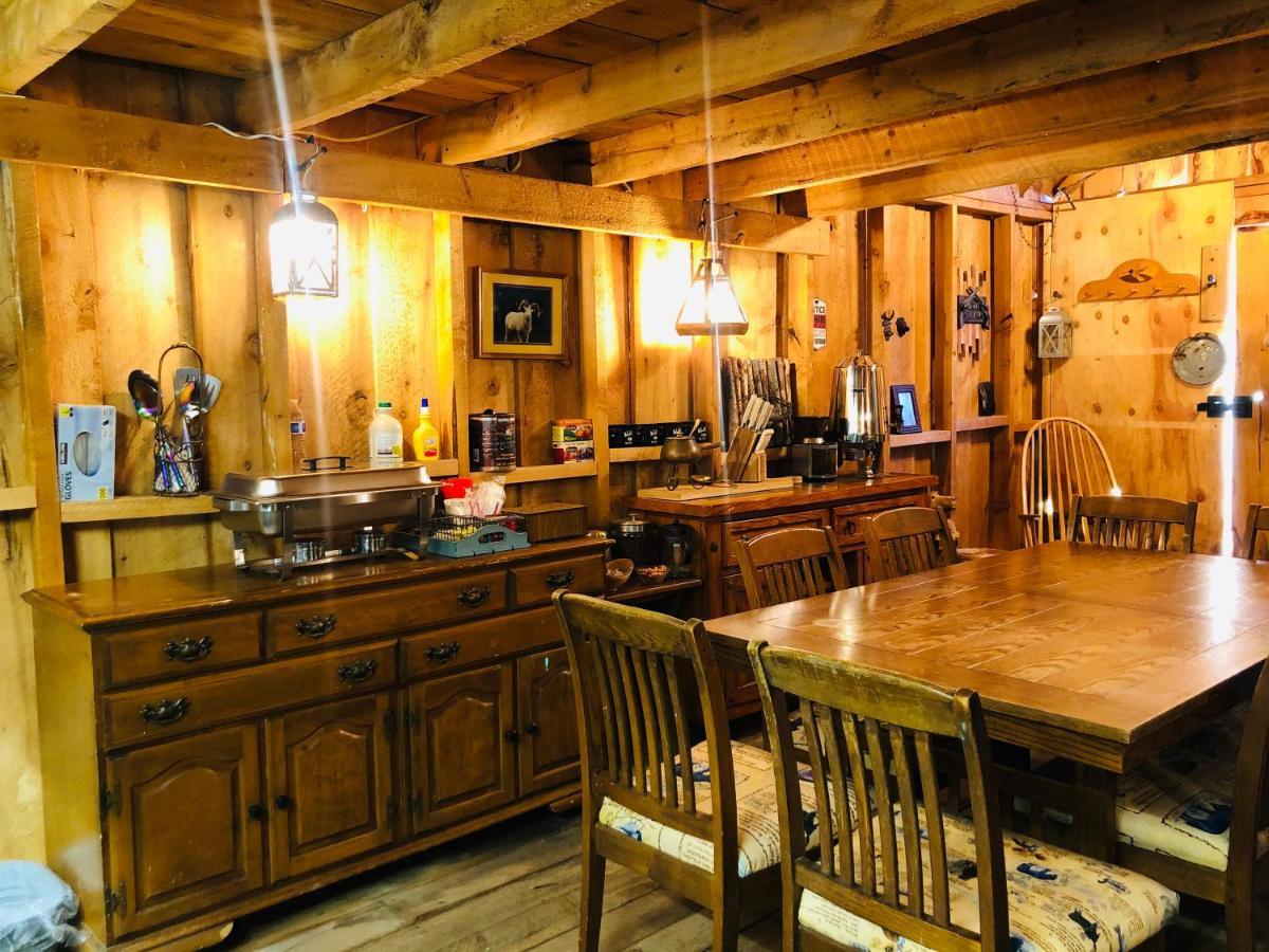 Wrangell Mountain Lodge- Private Bathroom With Shower McCarthy 외부 사진