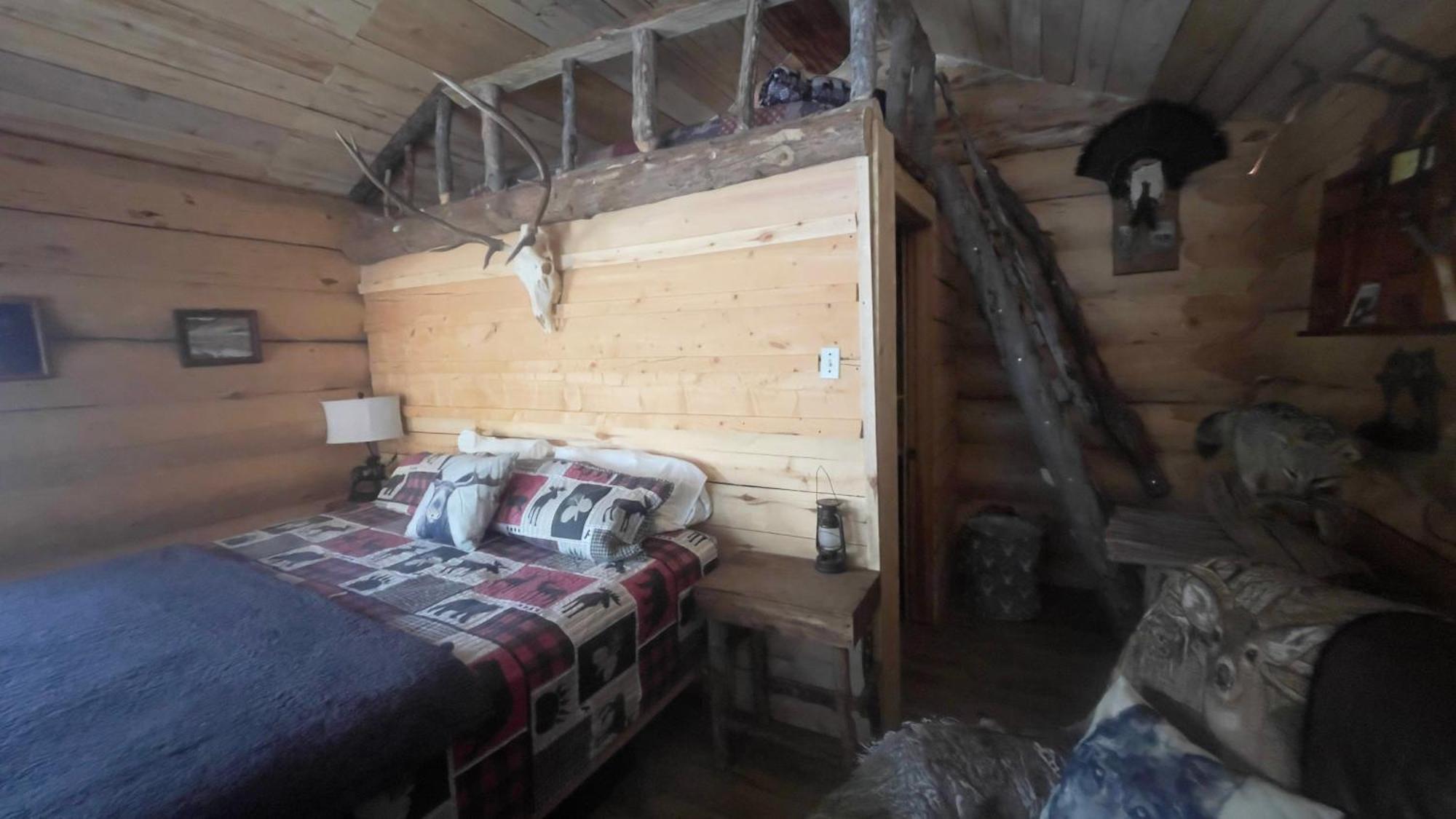 Wrangell Mountain Lodge- Private Bathroom With Shower McCarthy 외부 사진