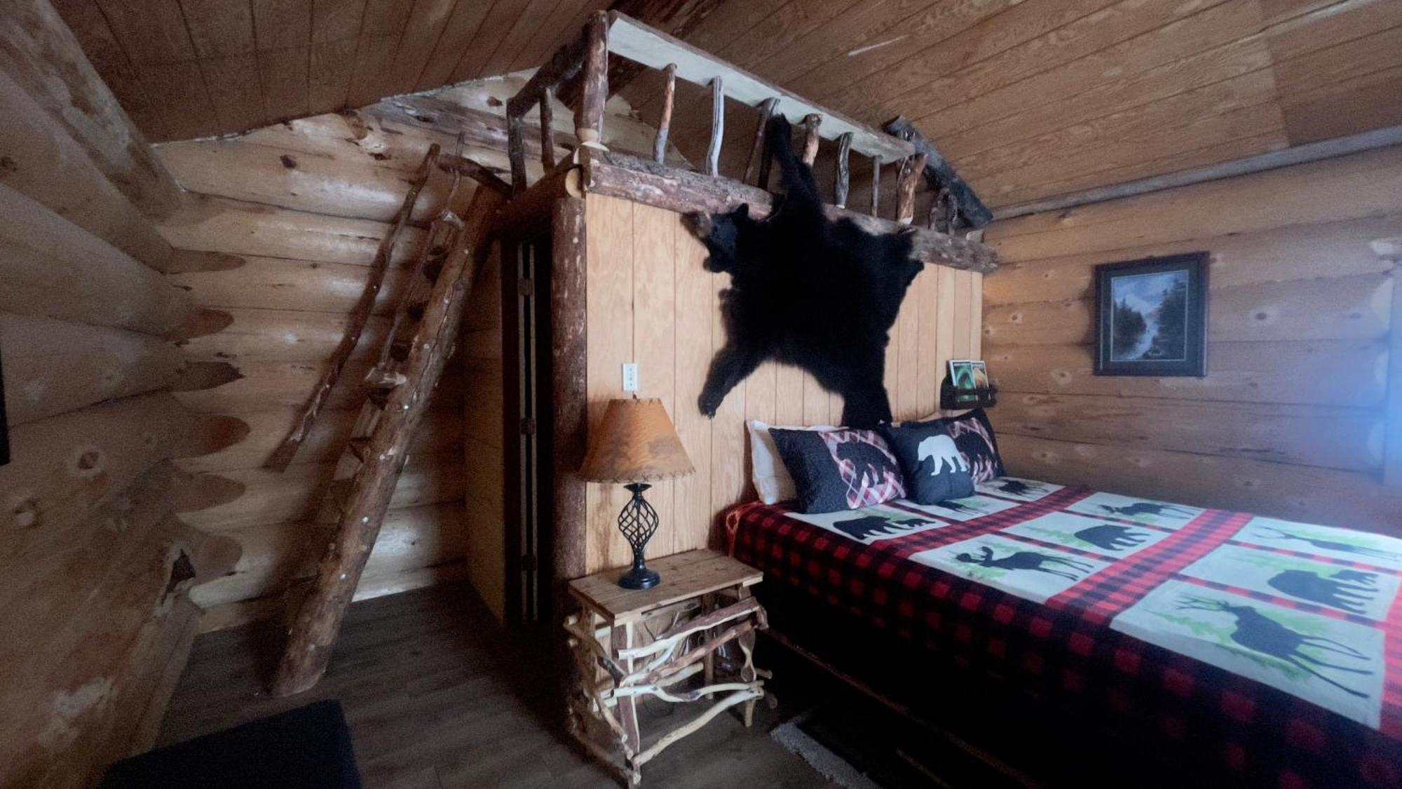 Wrangell Mountain Lodge- Private Bathroom With Shower McCarthy 외부 사진